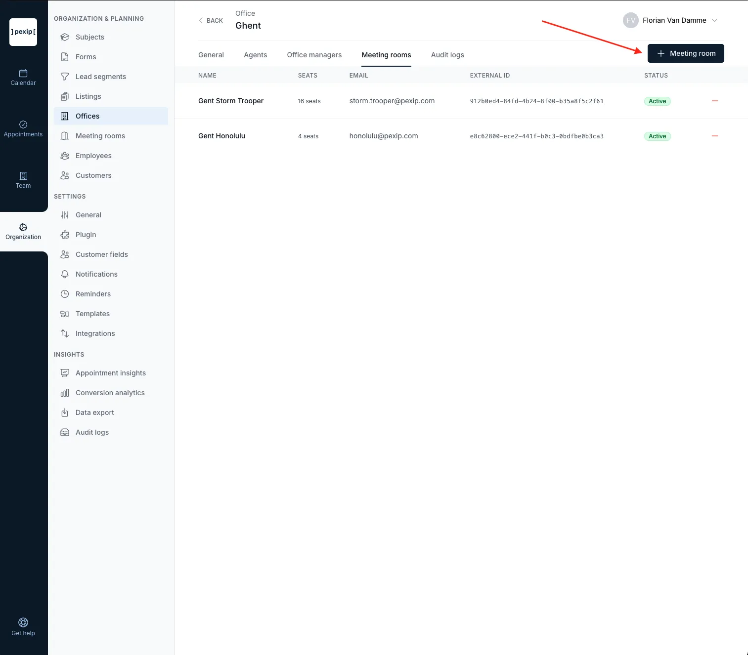 Knop Vergaderruimte toevoegen op de kantoordetailpagina in de Pexip Engage-backoffice.